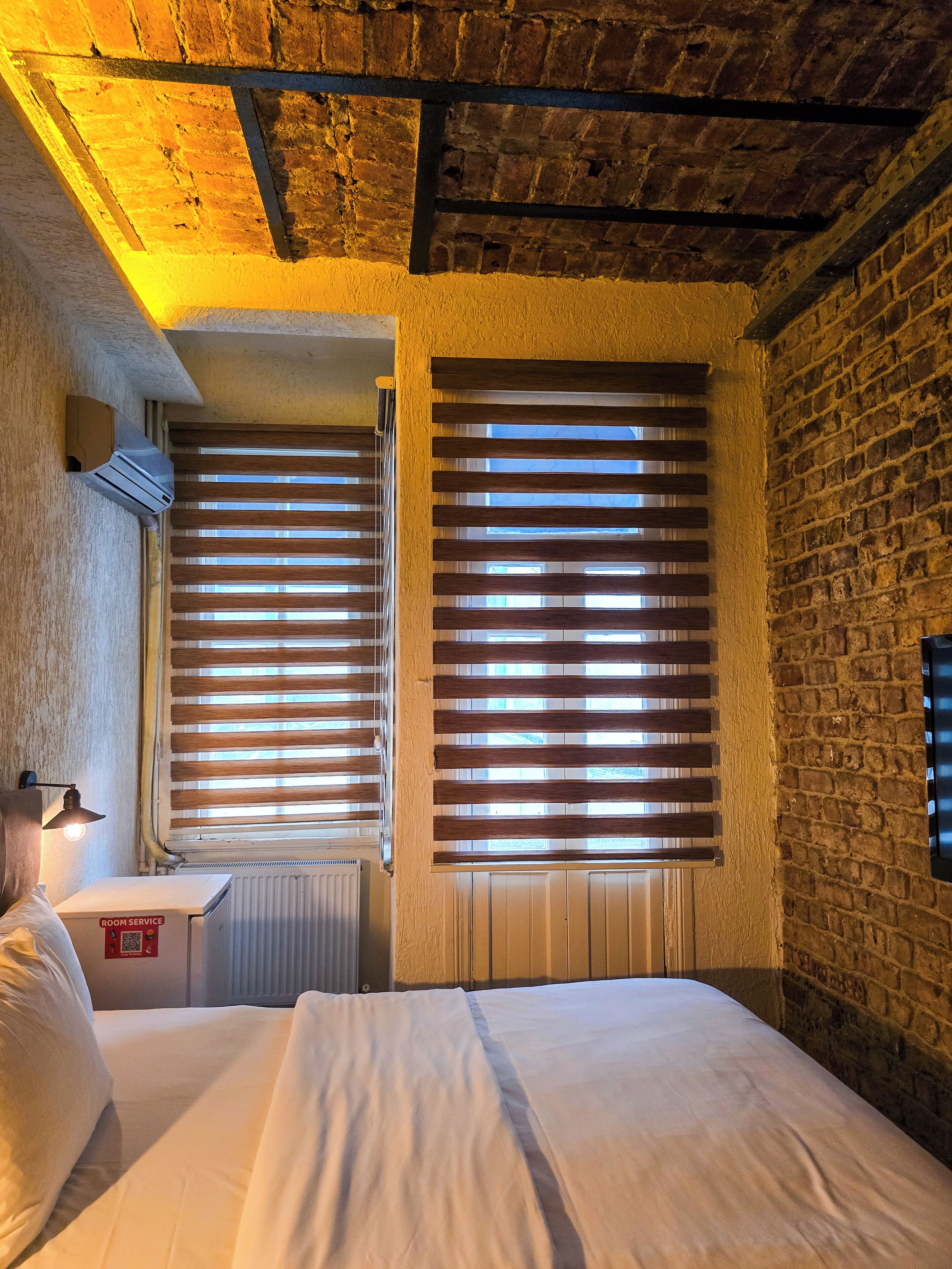 Premium bedding, minibar, iron/ironing board, free WiFi