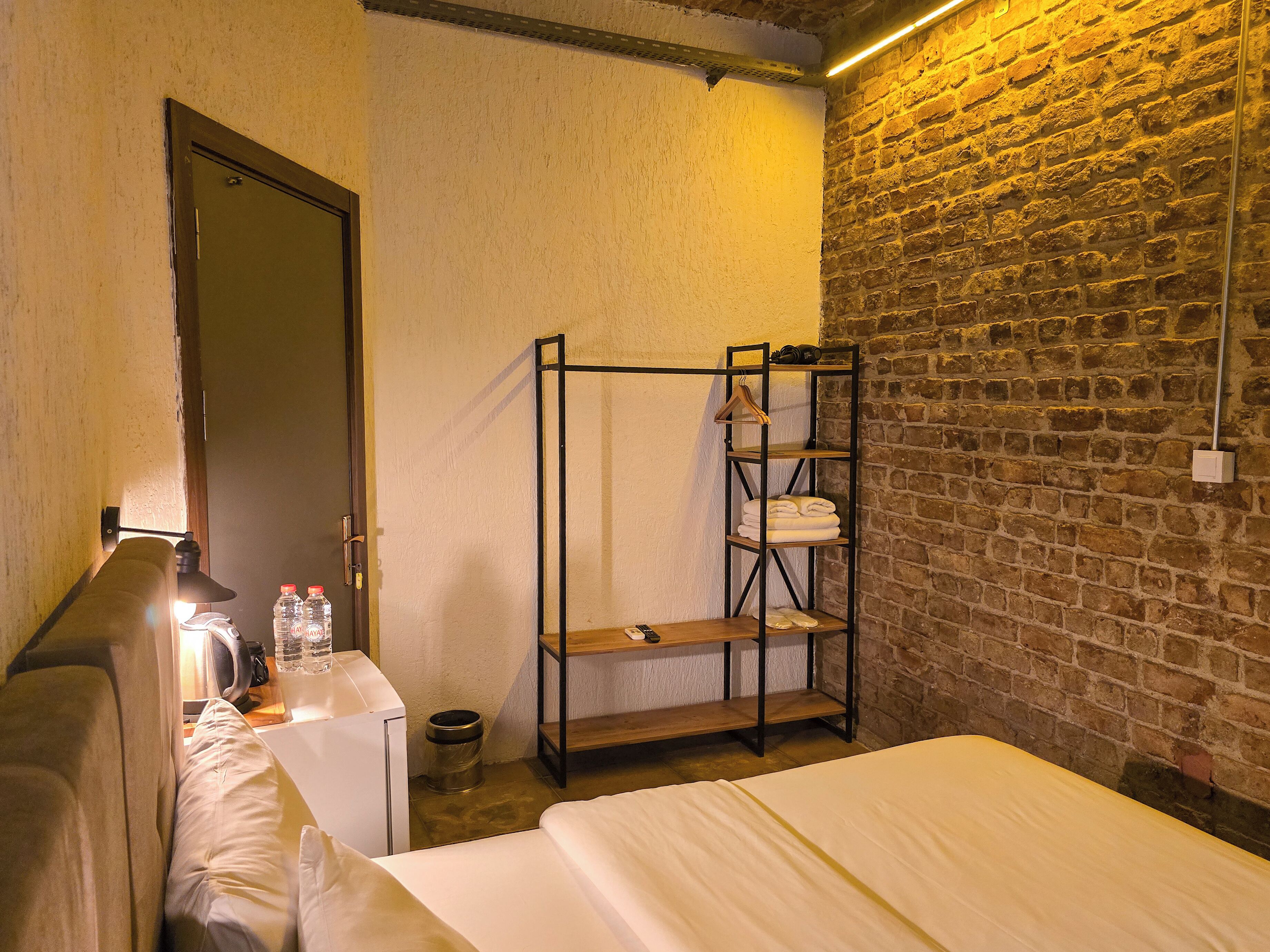 Premium bedding, minibar, iron/ironing board, free WiFi