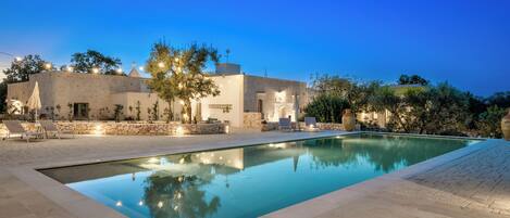 Seasonal outdoor pool, open 9:30 AM to 7:00 PM, pool umbrellas