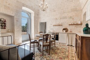 아파트, 파티오, 풀사이드 | 거실 공간