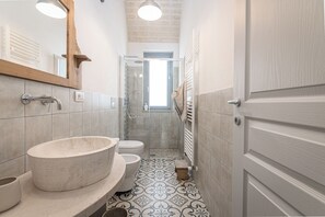 Apartment, Patio, Corner | Bathroom | Shower, free toiletries, hair dryer, bidet - Borgo Altobello (Cisternino)