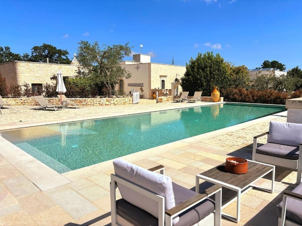 Seasonal outdoor pool, open 9:30 AM to 7:00 PM, pool umbrellas