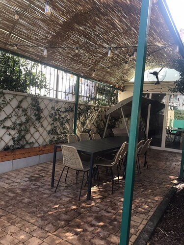 Tirana • 2 Single Beds • Free Wi-Fi • Pet-Friendly • Shared Kitchen & Bathroom