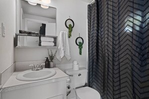 Hair dryer - Spacious Modern Retreat - Mins 2 Downtown (Austin)