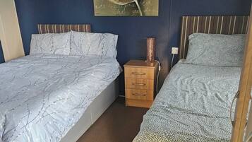2 bedrooms, iron/ironing board, free WiFi, bed sheets