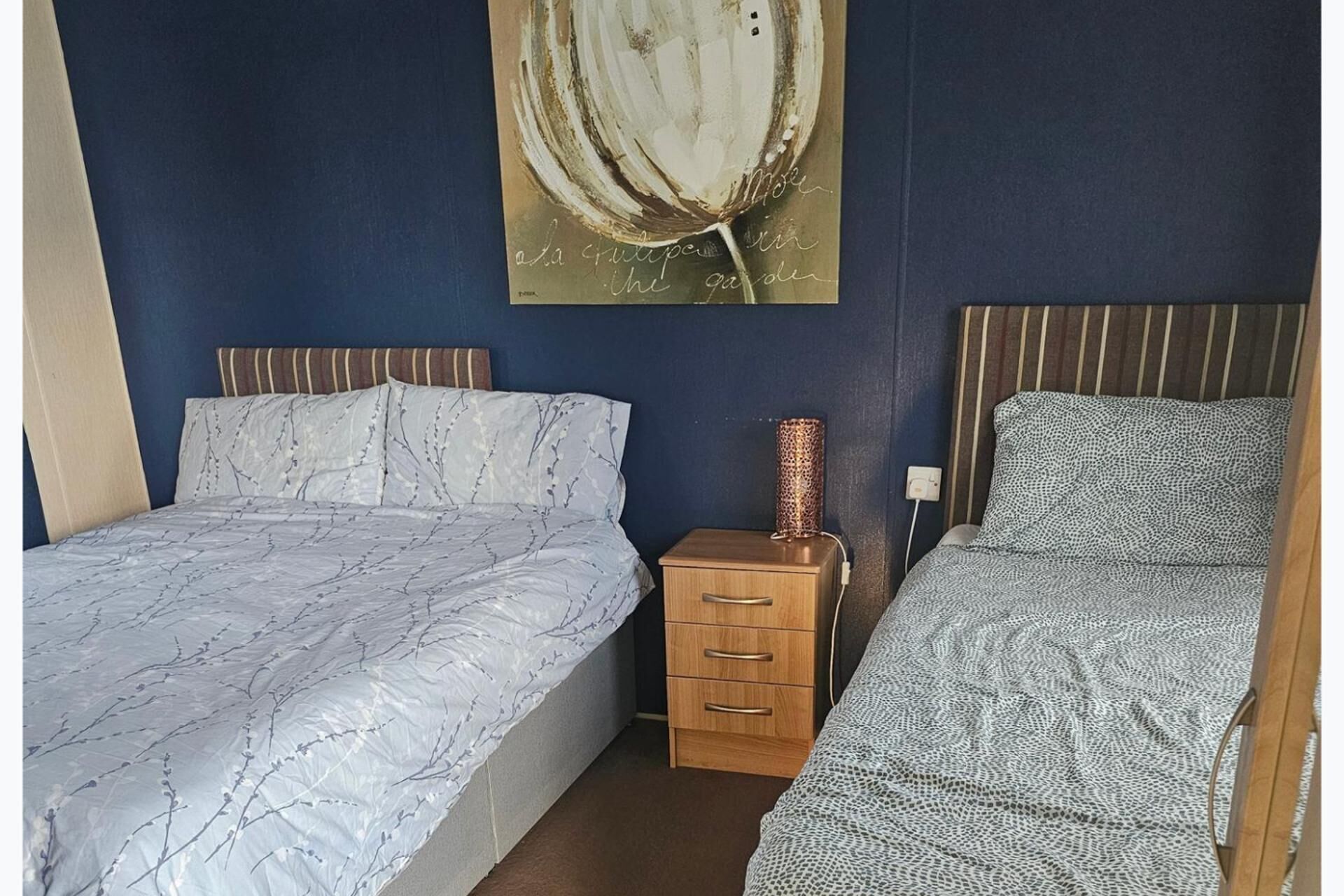 2 kamar tidur, setrika/meja setrika, Wi-Fi gratis, dan seprai linen