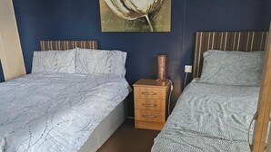 2 bedrooms, iron/ironing board, WiFi (free), bed sheets - Seaside Escape at Nab Tower Lane (Chichester)