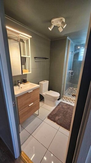 Bathroom - The Passenger - Designer Apartment with Strait of Magellan view (Punta Arenas)