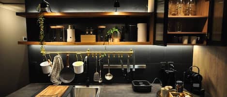 Réfrigérateur, four, plaque de cuisson, lave-vaisselle