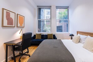 1 bedroom, iron/ironing board, travel cot, free WiFi - City Centre 1BR | Sleeps 6 | Elizabeth Line to Heathrow | Full Kitchen (Greater London)