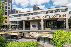 Exterior - City Centre 1BR | Sleeps 4 | Elizabeth Line | Heathrow Direct (Greater London)