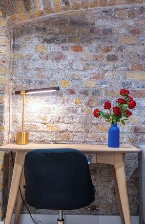 Interior - City Centre 1BR | Sleeps 4 | Elizabeth Line | Heathrow Direct (Greater London)