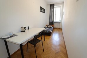 Classic-Einzelzimmer, 1 Einzelbett | Schreibtisch, laptopgeeigneter Arbeitsplatz, Bügeleisen/Bügelbrett