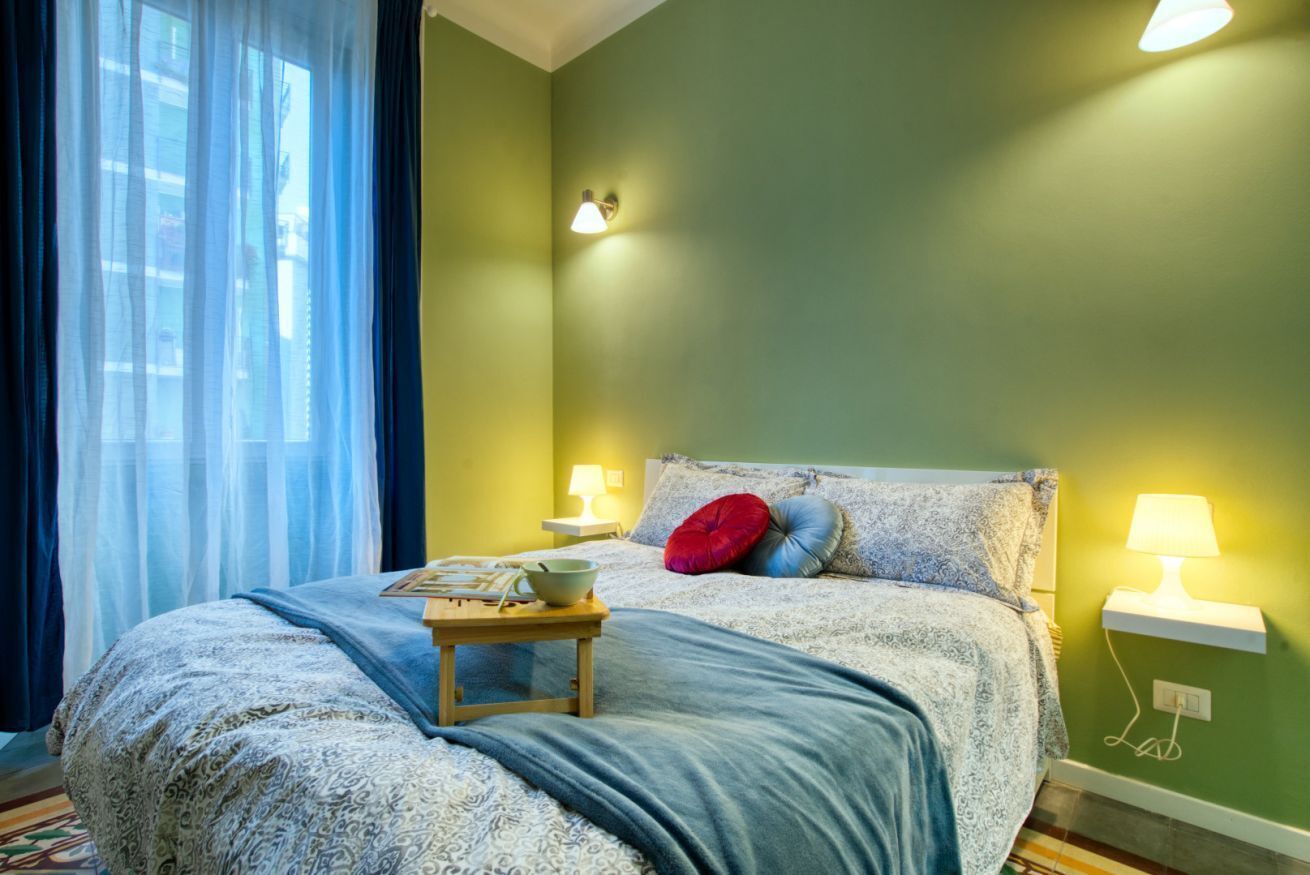 1 chambre, fer et planche à repasser