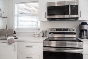 Kahvin-/teenkeitin, ympäristöystävälliset puhdistusaineet, hummerimerta