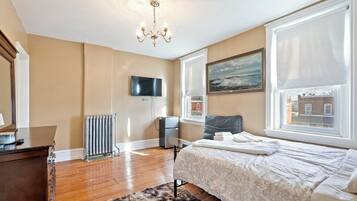 Työpöytä, silitysrauta/-lauta, ilmainen Wi-Fi, vuodevaatteet