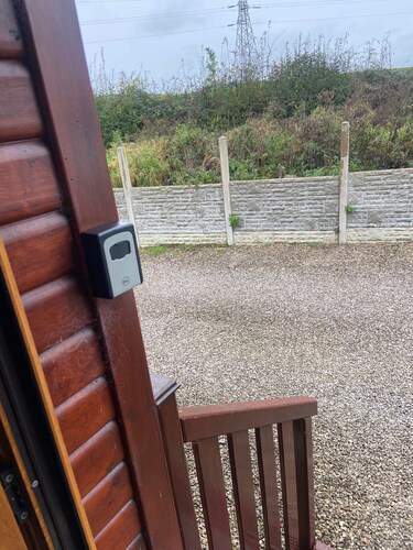 Kingfisher Cosy Lakeside Lodge