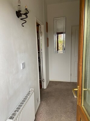 Interior - Kingfisher Cosy Lakeside Lodge (Carnforth)