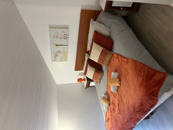 Room - Room 'Chambre Face Au Chateau' with Shared Terrace and Shared Garden (saint gervazy)