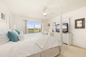 5 bedrooms, desk, iron/ironing board, travel cot - Mickeys Golf Retreat - Family Fun On Golf Course! (Davenport)
