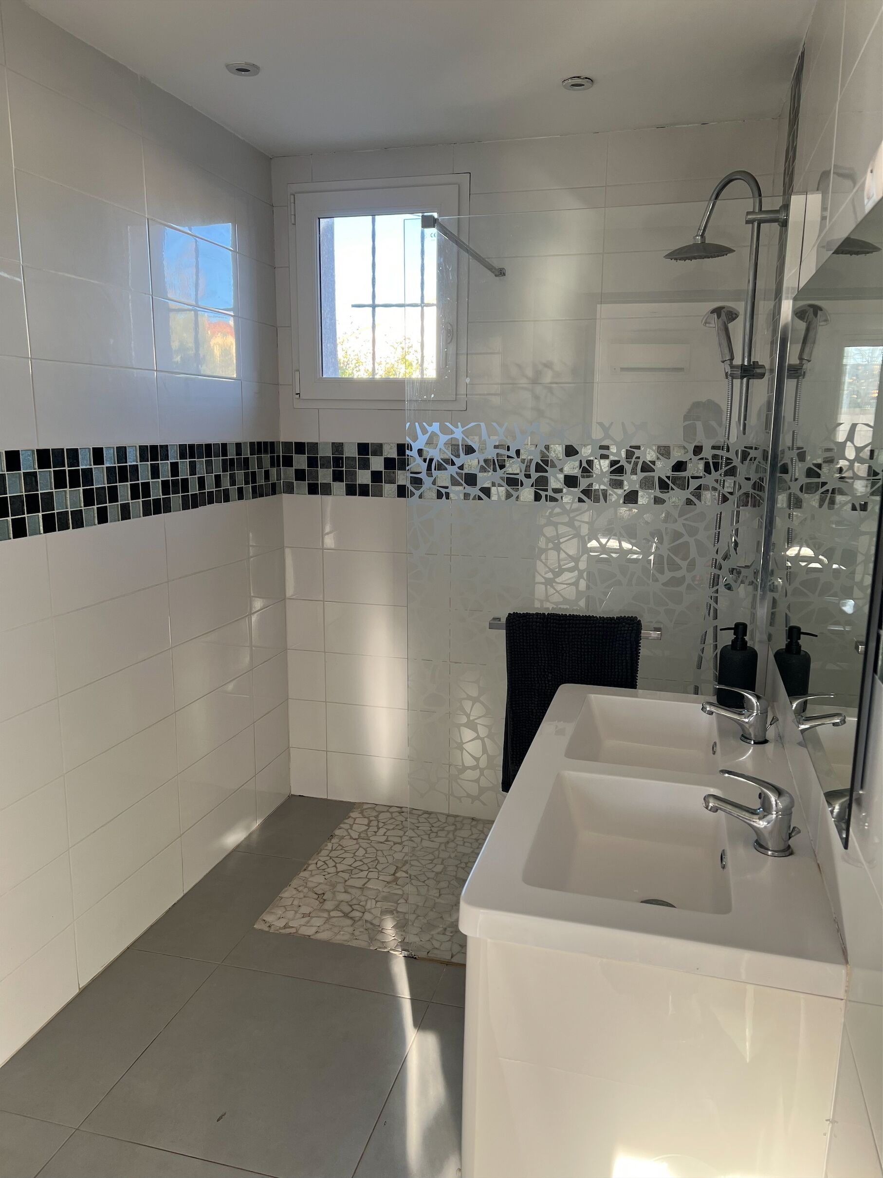 Towels, toilet paper