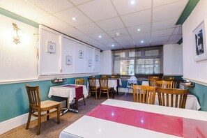 Dining - Blackpool Lodge Single Room - 19223 (Blackpool)