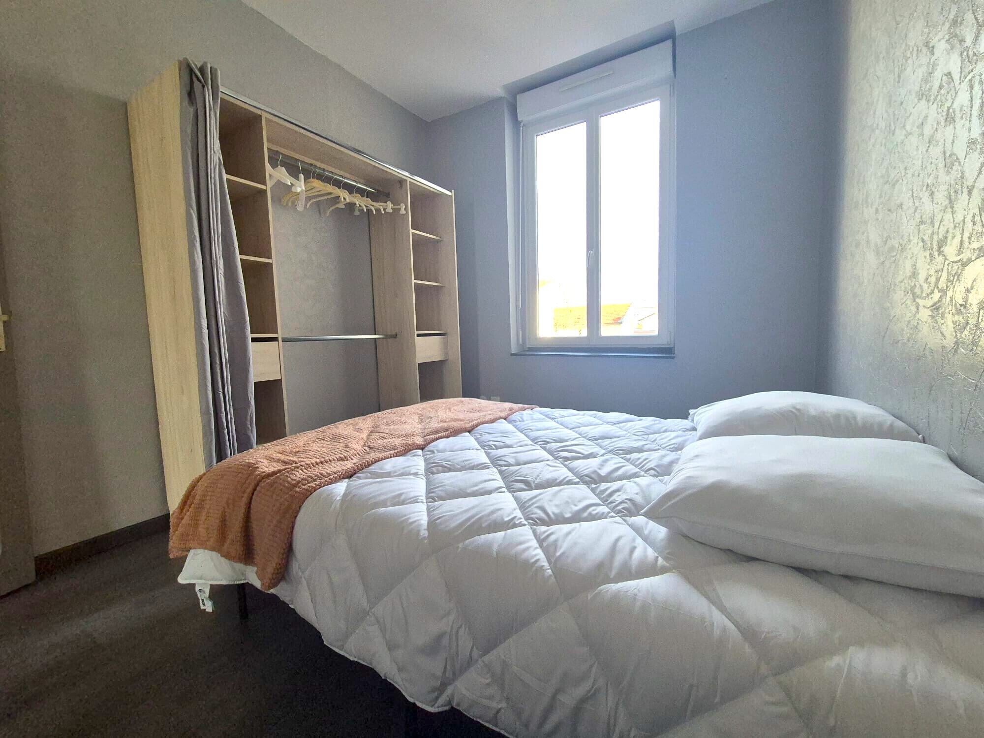 Accès au Wi-Fi (inclus), literie fournie