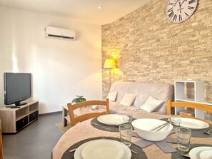 TV - La Perle Rémoise - Appartement paisible et cosy (Reims)
