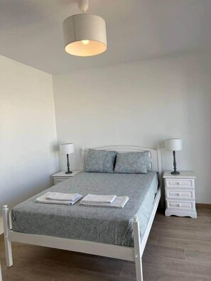 2 makuuhuonetta, silitysrauta/-lauta, Wi-Fi, vuodevaatteet