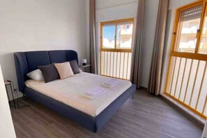 Iron/ironing board, WiFi, bed sheets - Minimalist Nomad Seaside Apartment (Quarteira)