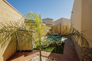 Terrace/patio - Country House 'Villa Con Piscina Cerca De Sevilla' with Private Pool, Wi-Fi and Air Conditioning (Sevilla)