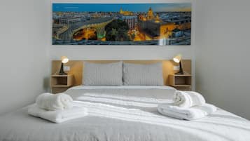 Een strijkplank/strijkijzer, wifi, beddengoed