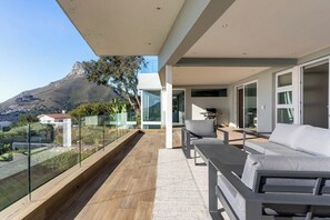 Terrace/patio - Camps Bay View:Chic & Cozy Place (Camps Bay)