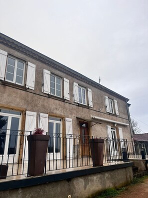 Exterior detail - In the center of France and in the countryside, discover the large Terroliers gîte. (Neaux)