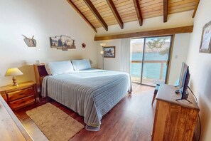 Free WiFi, bed sheets - Meadowlark with beautiful Wallowa Lake views (Joseph)