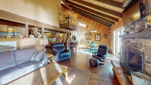 Televisión y chimenea 