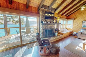 TV, fireplace
