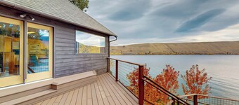 The Treehouse Lake Retreat – Warm, Scenic Family Getaway with Peaceful Views, Easy Wallowa Lake Access. 3 Story home!