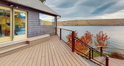 The Treehouse Lake Retreat – Warm, Scenic Family Getaway with Peaceful Views, Easy Wallowa Lake Access. 3 Story home!