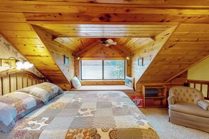 Iron/ironing board, free WiFi, bed sheets - The Treehouse Lake Retreat – Warm, Scenic Family Getaway with Peaceful Views, Easy Wallowa Lake Access. 3 Story home! (Joseph)