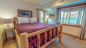 Een strijkplank/strijkijzer, gratis wifi, beddengoed