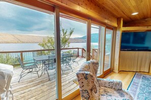 TV, fireplace - `Sunrise` formally Queens Court  Wallowa lakefront (Joseph)