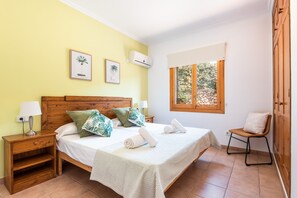 3 bedrooms, in-room safe, iron/ironing board, free WiFi