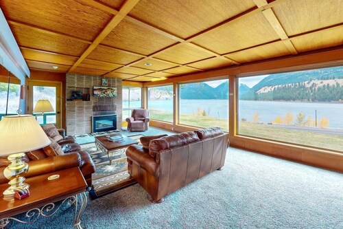 The View: stunning Wallowa Lake views!