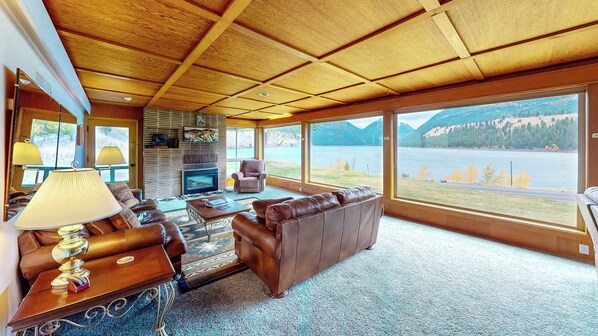 Smart TV, fireplace - The View: Aptly named for its stunning Wallowa Lake, this beautiful 3-bedroom, 2-bath home offers comfort, charm, and breathtaking scenery. No pets. (Joseph)
