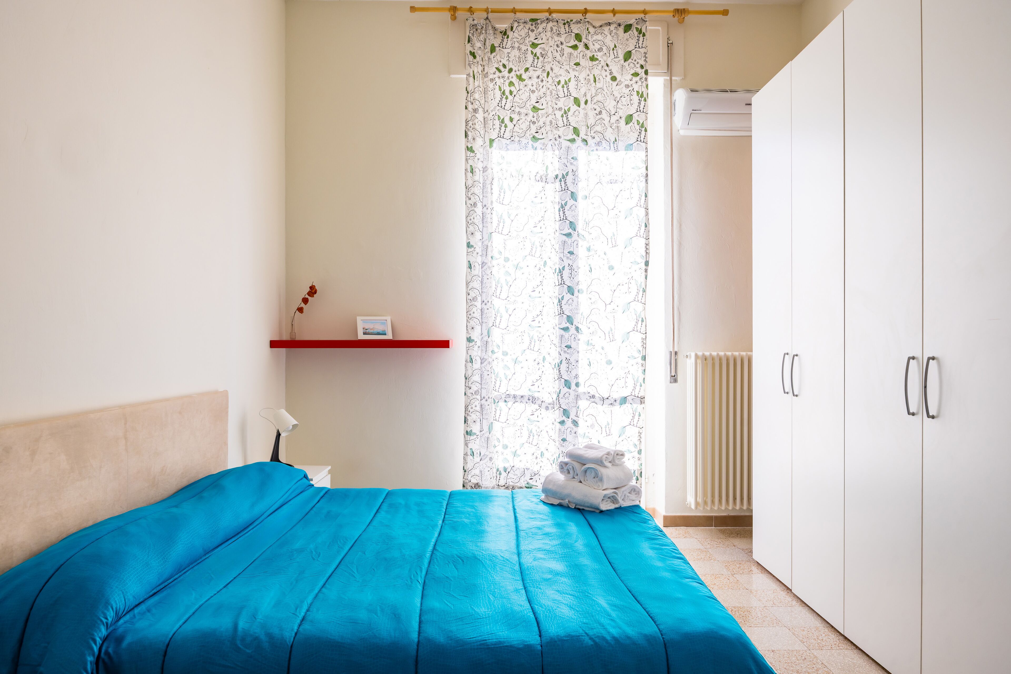 Iron/ironing board, free WiFi, bed sheets