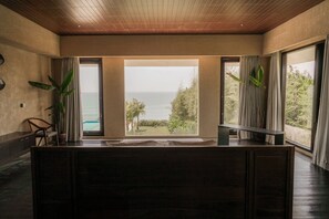 Room, 1 King Bed, Sea View | Desk, free WiFi - Villa Anugrah (Badung)