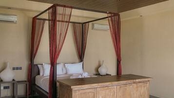 Kamer, 1 kingsize bed, uitzicht op zee | Een bureau, gratis wifi