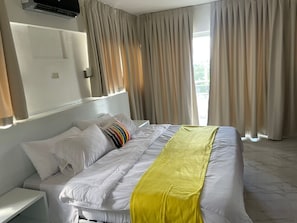 In-room safe, individually furnished, blackout curtains, soundproofing - Zile Hotel (Boca Chica)