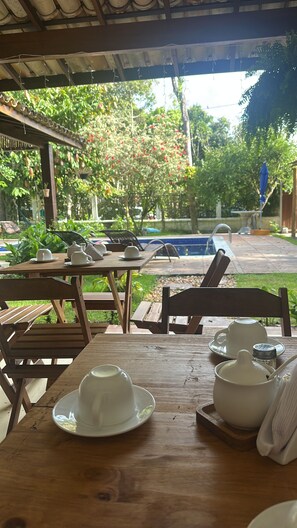 Free daily buffet breakfast  - Pousada ViniCarmel (Porto Seguro)
